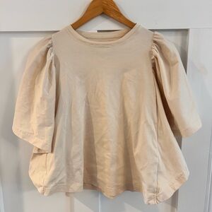 PSOPHIA ruffled sleeve top in ivory cream flutter butterfly top curved hem